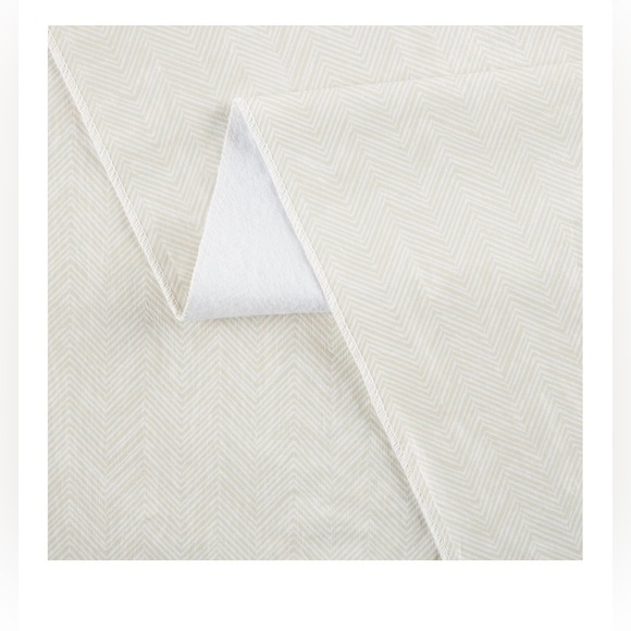 Mainstays Herringbone PEVA Tablecloth, Beige, 70"..round..(NWT) - Picture 4 of 7